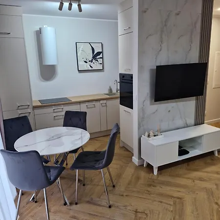 Soft Modern Old Town - With Garden And Private Parking Lägenhet
