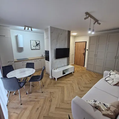 Soft Modern Old Town - With Garden And Private Parking *