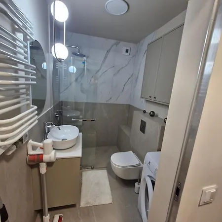 Soft Modern Old Town - With Garden And Private Parking