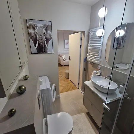 Soft Modern Old Town - With Garden And Private Parking Lägenhet *